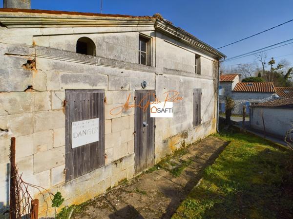 Maison charentaise environ 204 m² à rénover