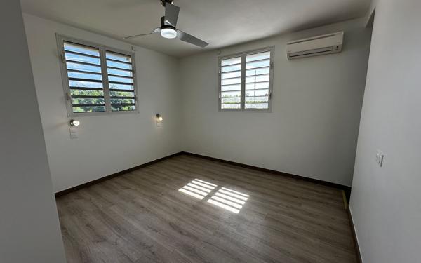 Maison à vendre    5 pièces •  Le Moule