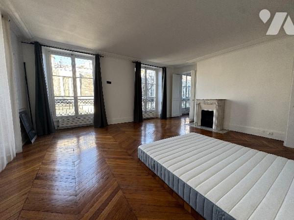PARIS VII – Rue de Bourgogne - Appartement d'exception