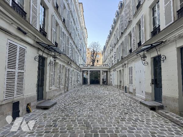 PARIS VII – Rue de Bourgogne - Appartement d'exception
