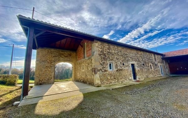 Appartement à louer    3 pièces •  Saint-Loubouer