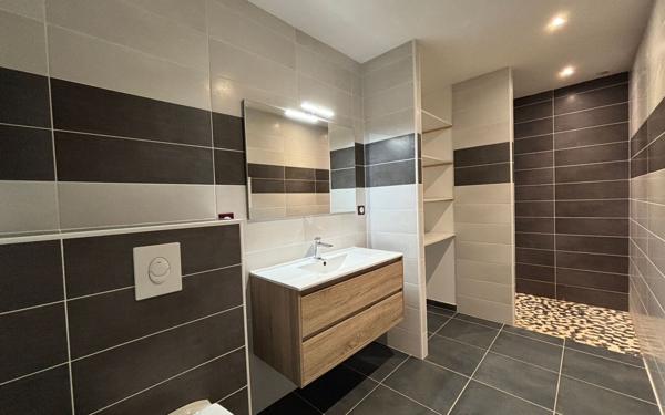 Appartement à louer    3 pièces •  Saint-Loubouer