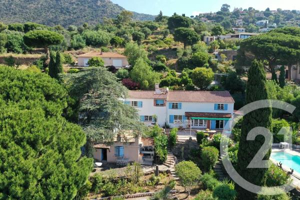 Maison à vendre  8 pièces - 302,51 m 2   LE LAVANDOU  - 83