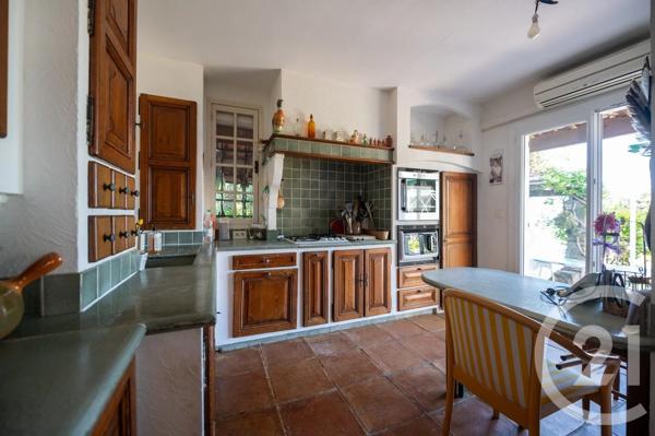 Maison à vendre  8 pièces - 302,51 m 2   LE LAVANDOU  - 83