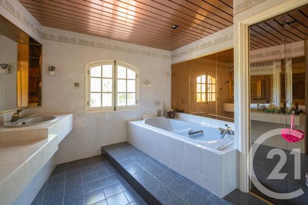 Maison à vendre  8 pièces - 302,51 m 2   LE LAVANDOU  - 83