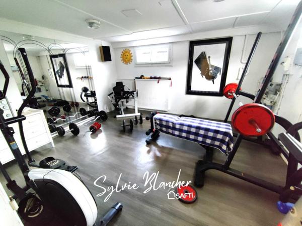 MAISON 170 M2 - 4 CHAMBRES - SOUS SOL COMPLET - 980 M2 TERRAIN