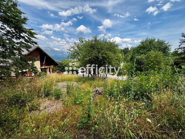 Terrain
        
        - 572 m² Exclusivité 63 000 € *