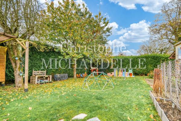 Christophe Michaudelle – CAPIFRANCE vous propose proche de Meaux, à Chauconin Neufmontiers : SOUS SOL TOTAL 90 m² - 6 pièces - 112 m² - 4 chambres (5ème possible) - 1 grand bureau - 2 pièces d'eau -