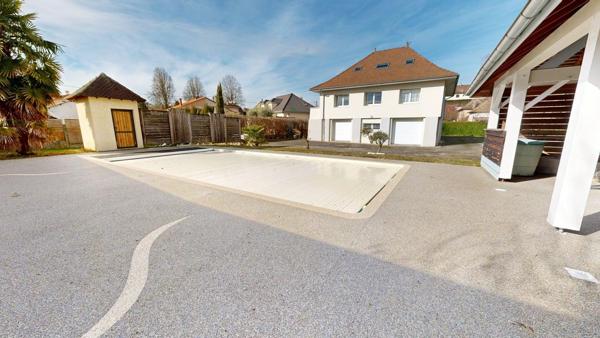 Maison familiale avec  sous-sol complet et piscine