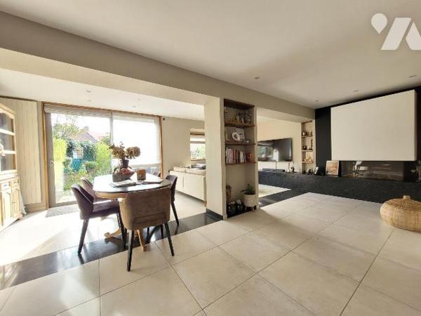 Découvrez cette superbe MAISON à la décoration soignée et contemporaine, un vrai coup de coeur ...