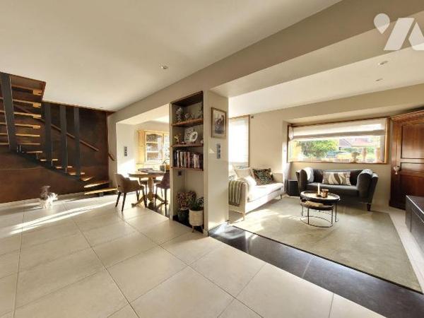 Découvrez cette superbe MAISON à la décoration soignée et contemporaine, un vrai coup de coeur ...