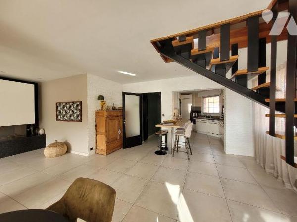 Découvrez cette superbe MAISON à la décoration soignée et contemporaine, un vrai coup de coeur ...