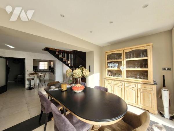 Découvrez cette superbe MAISON à la décoration soignée et contemporaine, un vrai coup de coeur ...