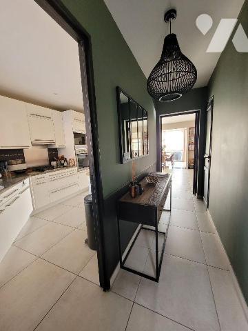 Découvrez cette superbe MAISON à la décoration soignée et contemporaine, un vrai coup de coeur ...