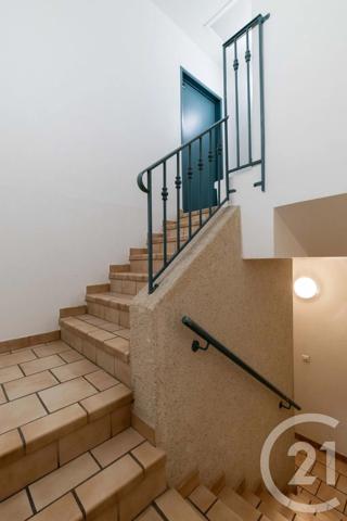 Immeuble à vendre  280 m 2   MONTAGNAC  - 34