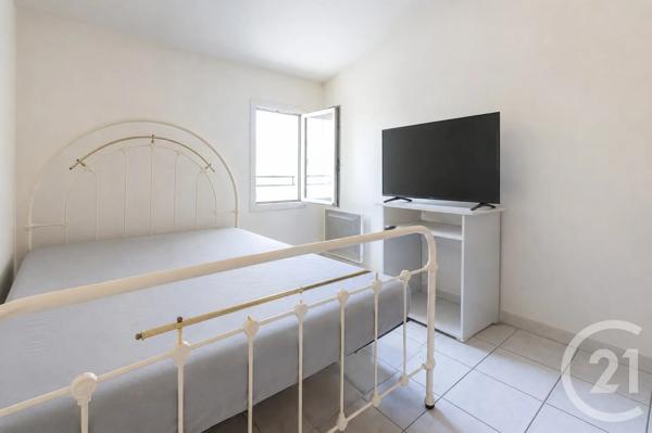 Immeuble à vendre  280 m 2   MONTAGNAC  - 34