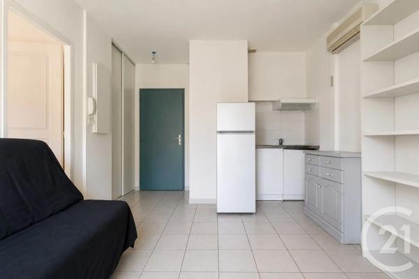 Immeuble à vendre  280 m 2   MONTAGNAC  - 34