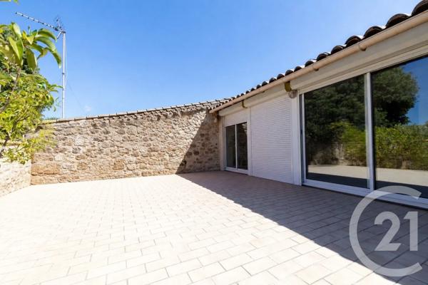 Immeuble à vendre  280 m 2   MONTAGNAC  - 34