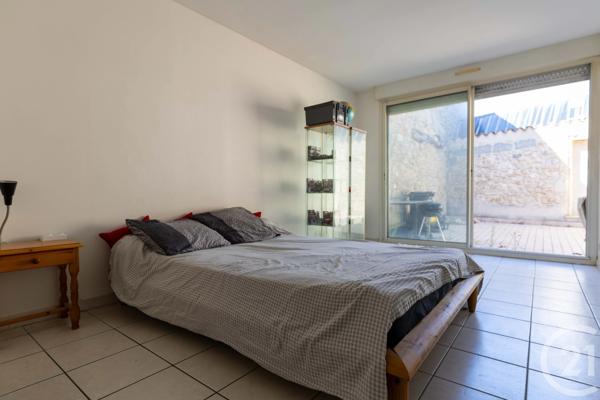 Immeuble à vendre  280 m 2   MONTAGNAC  - 34