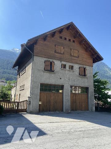 Maison individuelle avec entrepôt, terrain et fort potentiel d'aménagement à Modane