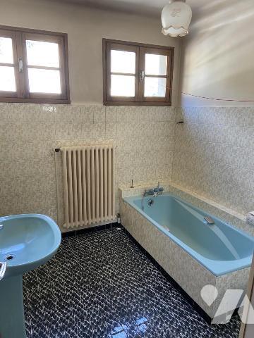 Maison individuelle avec entrepôt, terrain et fort potentiel d'aménagement à Modane