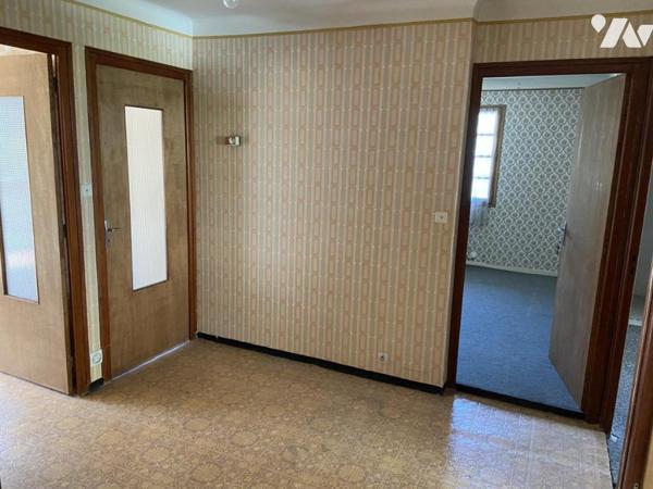 Maison individuelle avec entrepôt, terrain et fort potentiel d'aménagement à Modane