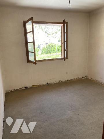 Maison individuelle avec entrepôt, terrain et fort potentiel d'aménagement à Modane