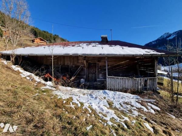 Ferme mitoyenne à rénover Abondance