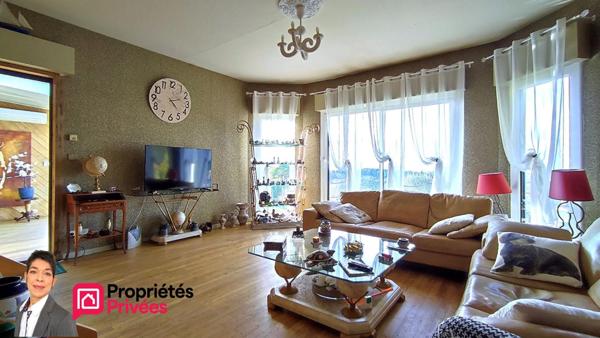 THIZY-LES-BOURGS (69240) Maison d'architecte avec vue 185 m², jardin 2000 m², piscine, garage, dépendances