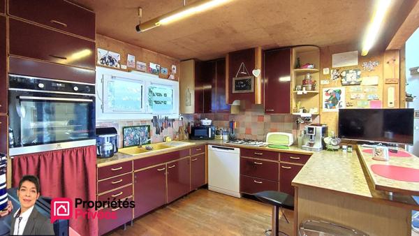 THIZY-LES-BOURGS (69240) Maison d'architecte avec vue 185 m², jardin 2000 m², piscine, garage, dépendances