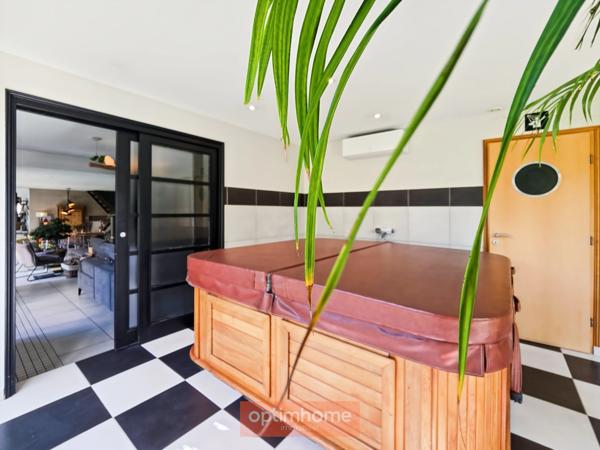 FERMETTE RENOVEE 247 M² SEMI PLAIN-PIED 4 CH BUREAU SPA JARDIN EXPO SUD