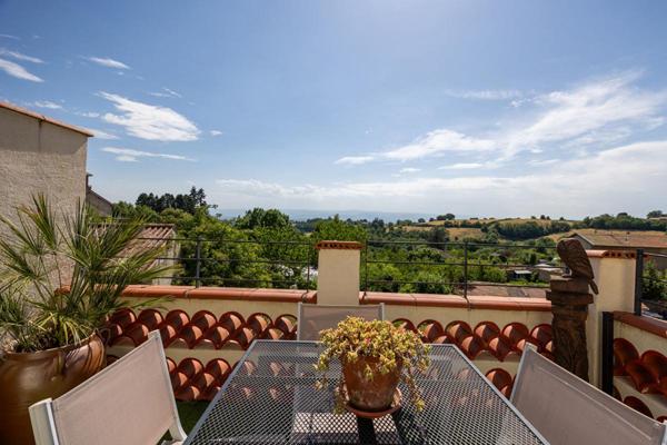 Maison de village avec deux appartements indépendants et jardin