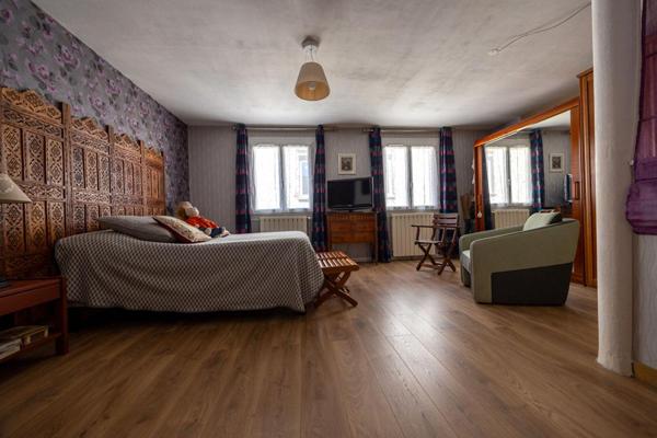 Maison de village avec deux appartements indépendants et jardin