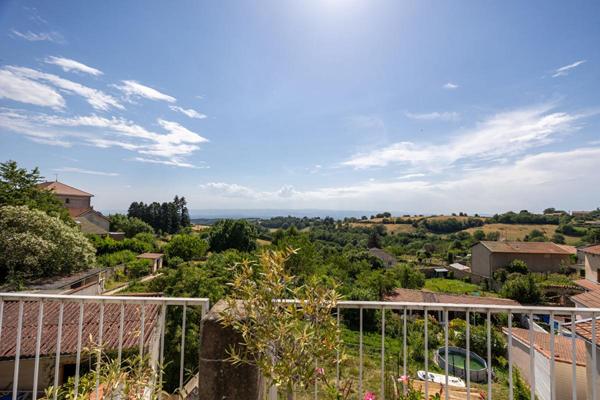 Maison de village avec deux appartements indépendants et jardin