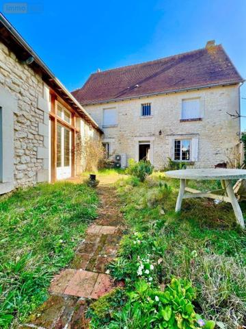 Maison de ville à vendre à Luçay-le-Mâle dans l'Indre (36360), ref : 016/448