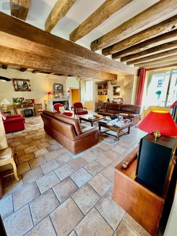 Maison de ville à vendre à Luçay-le-Mâle dans l'Indre (36360), ref : 016/448