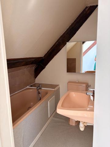 A LOUER APPARTEMENT PROCHE CENTRE VILLE DE ST QUENTIN 02100.