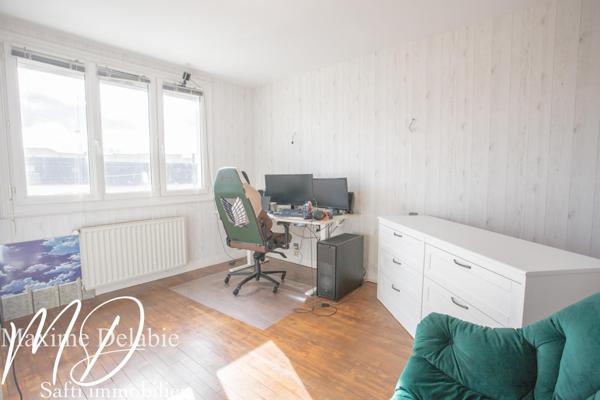 Maison au calme avec 4 chambres, garage et jardin