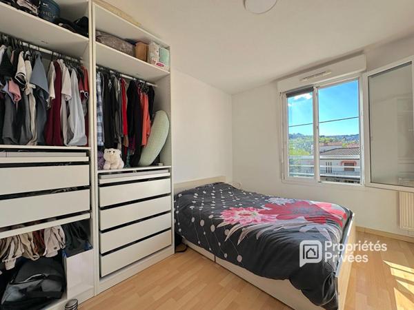 Appartement 2 pièces 46,5m2 avec balcon, garage et parking