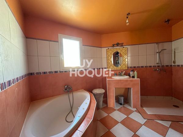 10 MN CARCASSONNE - Belle villa 186m² , double garage, piscine sur terrain 1201m².