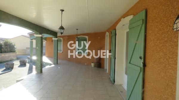 10 MN CARCASSONNE - Belle villa 186m² , double garage, piscine sur terrain 1201m².