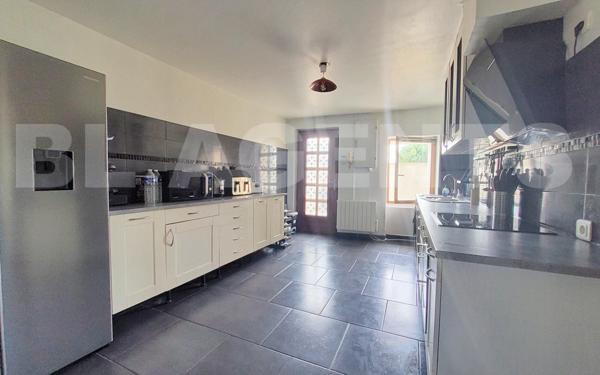 *Charmante Maison Familiale à Mouroux – Proche Commerces, Écoles et Transports*