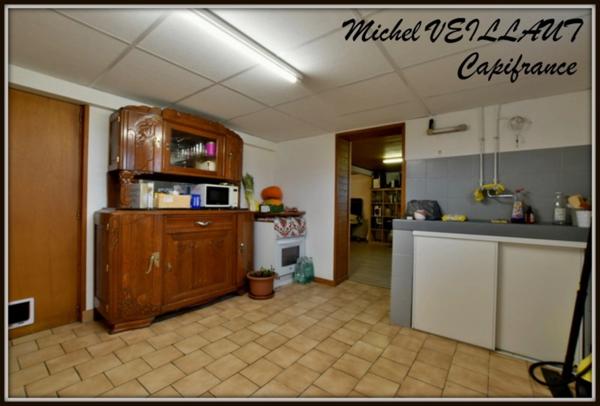 Dpt Allier (03), à vendre TREVOL maison P9 de 193 m² - Terrain de 2 505,00 m²