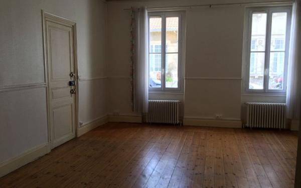 Appartement à vendre    2 pièces • 65 m2 Rochefort