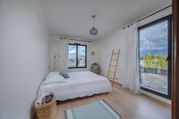 Appartement à vendre 5 pièces SAINT GENIS POUILLY (01)