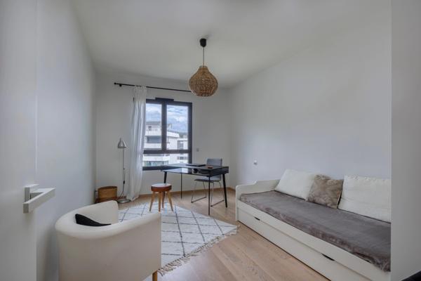 Appartement à vendre 5 pièces SAINT GENIS POUILLY (01)