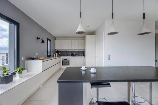 Appartement à vendre 5 pièces SAINT GENIS POUILLY (01)