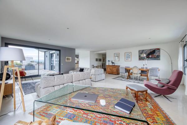 Appartement à vendre 5 pièces SAINT GENIS POUILLY (01)