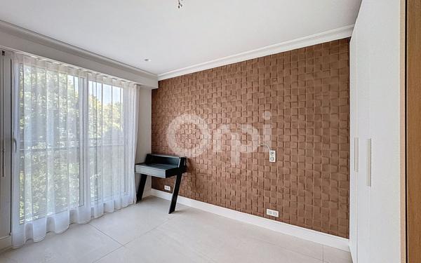 Appartement à vendre    5 pièces • 141,80 m2 Nogent-sur-Marne