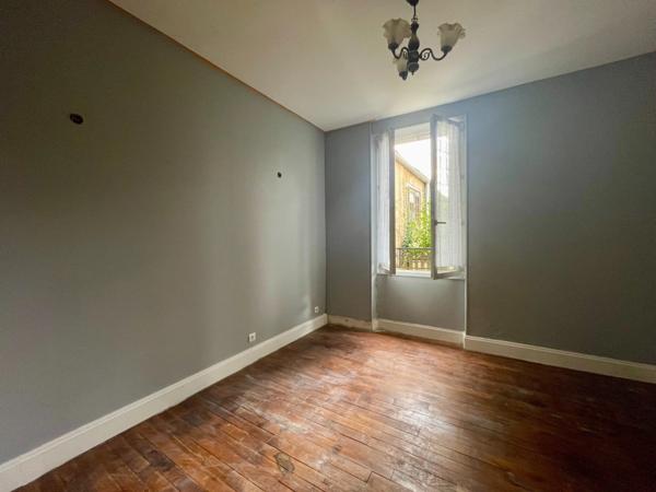 SANCOINS maison 4 chambres, terrain, annexes